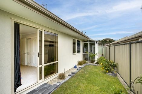 Photo of property in 5a Queens Walk, Taradale, Napier, 4112