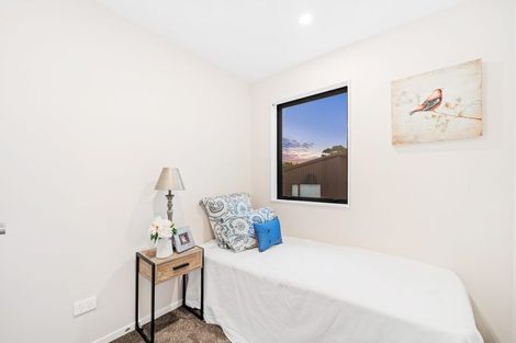 Photo of property in 10 Don Oliver Lane, Glen Eden, 0602