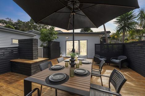 Photo of property in 21 King Richard Place, Browns Bay, Auckland, 0630