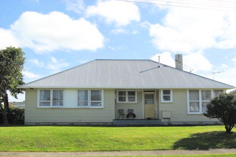 Photo of property in 8 Armstrong Place, Gonville, Whanganui, 4501