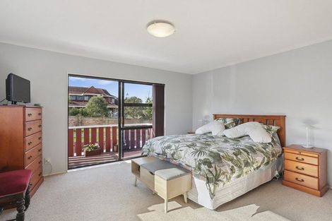 Photo of property in 2/9 Milwaukee Place, Glendene, Auckland, 0602