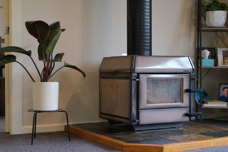 Photo of property in 9 Brooklyn Street, Green Island, Dunedin, 9018