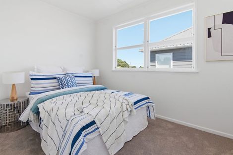 Photo of property in 1/862 East Coast Road, Northcross, Auckland, 0630