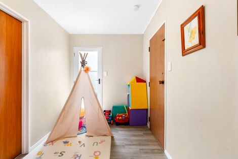 Photo of property in 37 James Cook Street, Havelock North, 4130