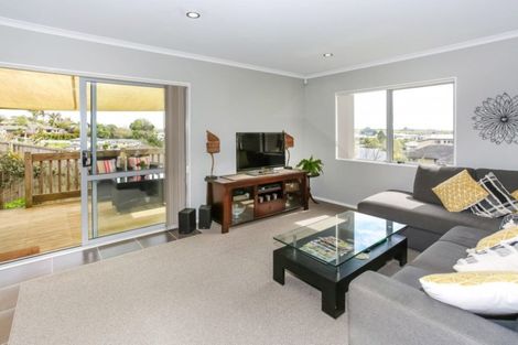 Photo of property in 36 Cape Vista Crescent, Pukekohe, 2120