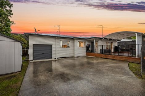 Photo of property in 51a Oreil Avenue, West Harbour, Auckland, 0618