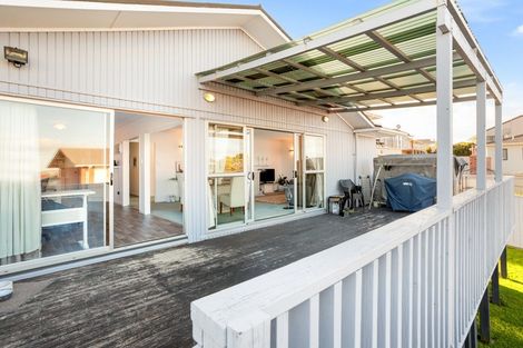Photo of property in 6 Colwill Road, Massey, Auckland, 0614