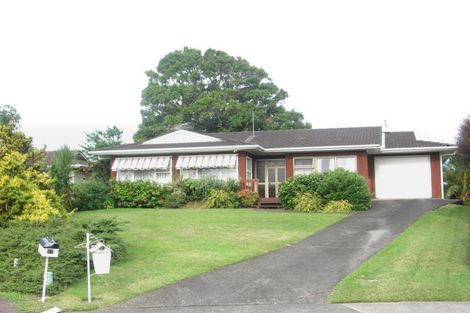 Photo of property in 25 Tupaki Place, Pakuranga Heights, Auckland, 2010