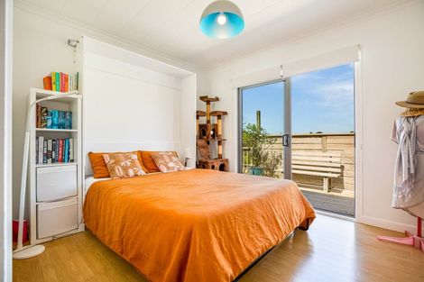 Photo of property in 6 Edwin Mitchelson Road, Muriwai, Waimauku, 0881