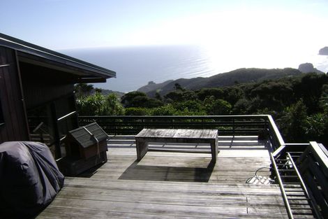 Photo of property in 23 Te Ahuahu Road, Piha, New Lynn, 0772