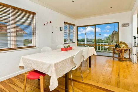 Photo of property in 255 Glenfield Road, Hillcrest, Auckland, 0627
