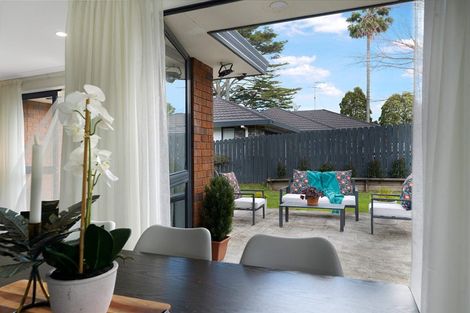 Photo of property in 8 Coupland Court, Glendene, Auckland, 0602