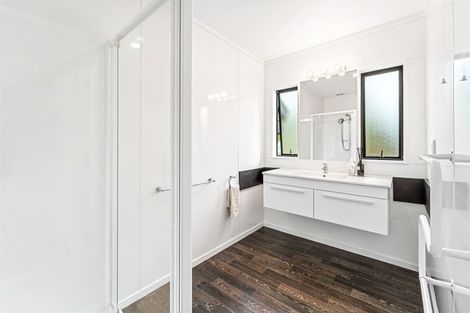 Photo of property in 70b Gledstane Road, Stanmore Bay, Whangaparaoa, 0932