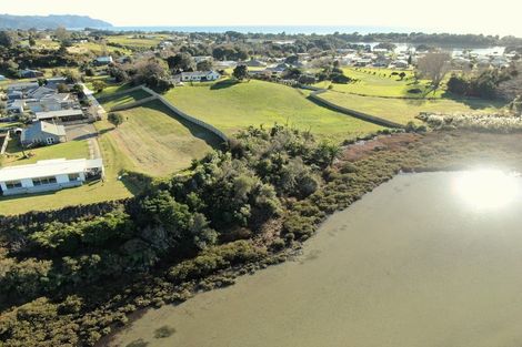 Photo of property in 69 Athenree Road, Athenree, Katikati, 3177
