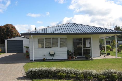 Photo of property in 8 Lakemere Way, Kinloch, Taupo, 3377