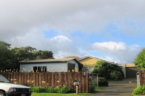 Photo of property in 20 Callender Terrace, Paraparaumu Beach, Paraparaumu, 5032