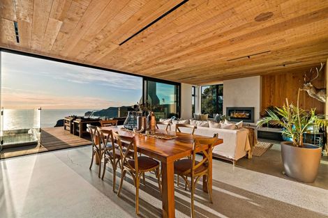 Photo of property in 81 Piha Road, Piha, New Lynn, 0772