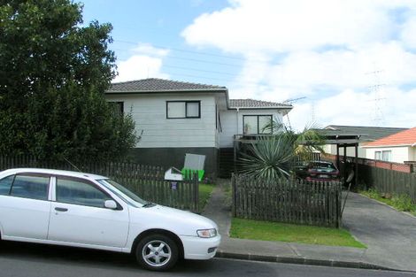 Photo of property in 12 Loughanure Place, Massey, Auckland, 0614
