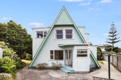 Photo of property in 121 Matatua Road, Raumati Beach, Paraparaumu, 5032