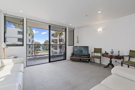 Photo of property in 2a/171 Hurstmere Road, Takapuna, Auckland, 0622
