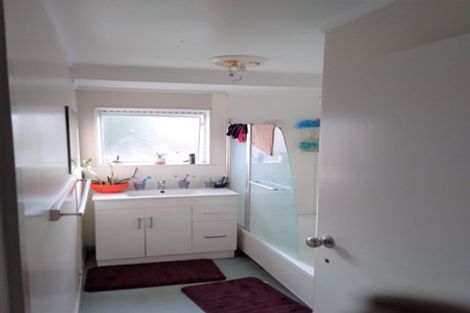 Photo of property in 49 Dungarvon Place, Clendon Park, Auckland, 2103