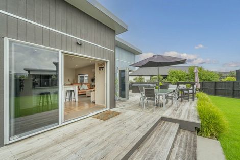 Photo of property in 10 Rena Place, Whitianga, 3510