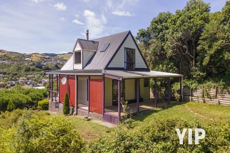 Photo of property in 9 Victory Crescent, Tawa, Wellington, 5028