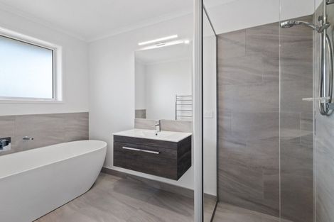 Photo of property in 15 Catherine Mclean Road, Pukekohe, 2120