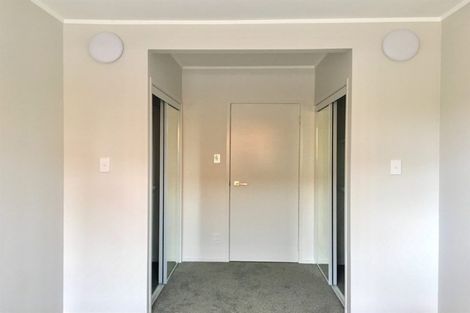 Photo of property in 1/18 Wernham Place, Northcote, Auckland, 0626