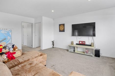 Photo of property in 32a Bodi Place, Te Atatu South, Auckland, 0610