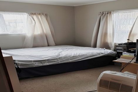 Photo of property in 2/66 Aviemore Drive, Highland Park, Auckland, 2010