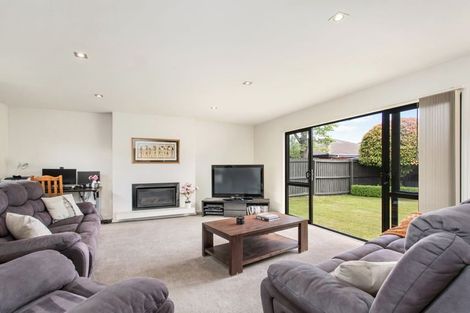 Photo of property in 10 Blarney Place, Casebrook, Christchurch, 8051