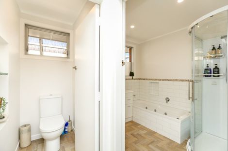 Photo of property in 318 Mountain Road, Lepperton, New Plymouth, 4373