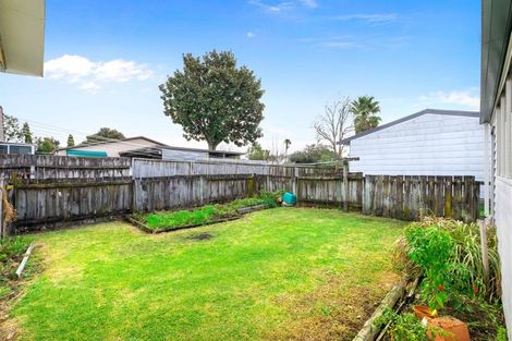 Photo of property in 1/8 Edwards Avenue, Henderson, Auckland, 0610