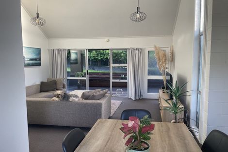 Photo of property in 2/41 Ravenwood Drive, Forrest Hill, Auckland, 0620