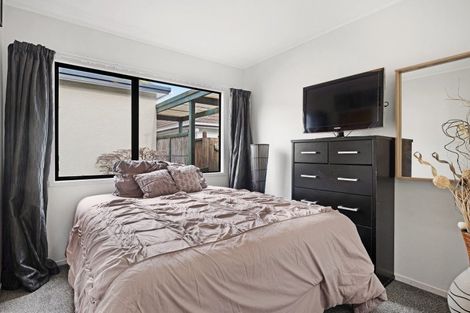 Photo of property in 2/55 Aviemore Drive, Highland Park, Auckland, 2010