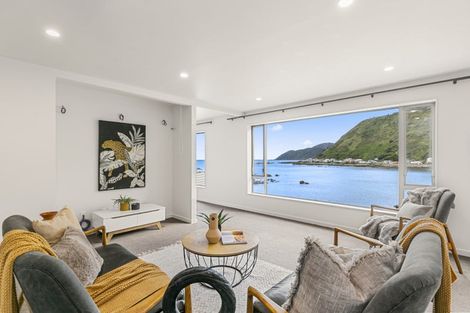 Photo of property in 8 Owhiro Bay Parade, Island Bay, Wellington, 6023