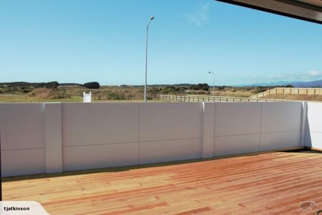 Photo of property in 4 Seagrass Place, Otaki Beach, Otaki, 5512