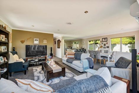 Photo of property in 15a Heta Road, Highlands Park, New Plymouth, 4312