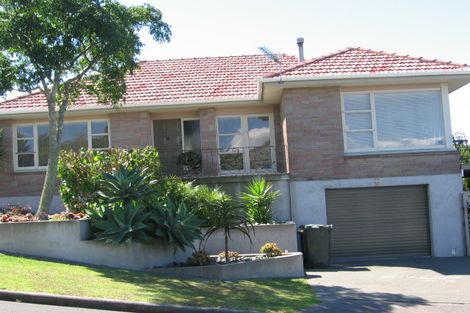 Photo of property in 1/29 Churchill Road, Murrays Bay, Auckland, 0630