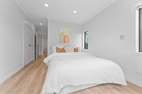 Photo of property in 791a East Coast Road, Northcross, Auckland, 0630