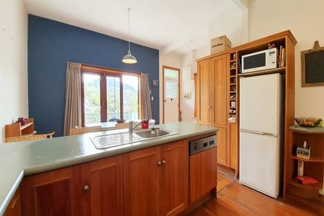 Photo of property in 19 Voelas Road, Lyttelton, 8082