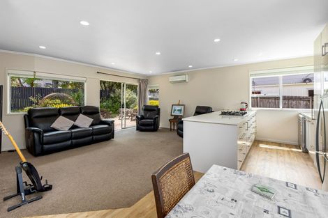 Photo of property in 1 Cunliffe Place, Glenfield, Auckland, 0629