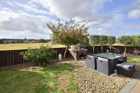 Photo of property in 22 Castlehill Court, Wattle Downs, Auckland, 2103