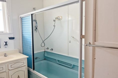 Photo of property in 81 Pupuke Road, Northcote, Auckland, 0627