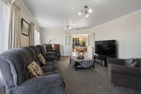 Photo of property in 8 Sunshine Place, Kelvin Grove, Palmerston North, 4414