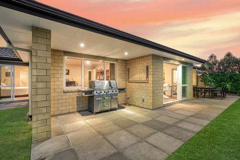 Photo of property in 12 Lombardia Way, Karaka, Papakura, 2113