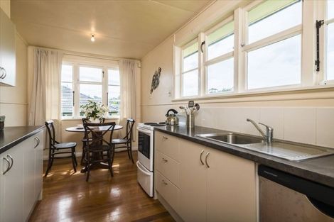 Photo of property in 22 Eastview Road, Glen Innes, Auckland, 1072