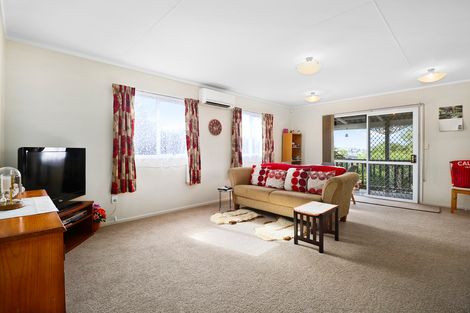 Photo of property in 2 Bellringer Road, Massey, Auckland, 0614