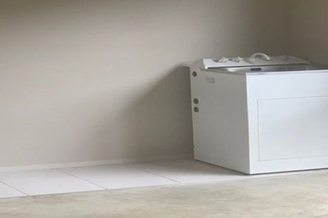 Photo of property in 28 Heidi Crescent, Flat Bush, Auckland, 2016